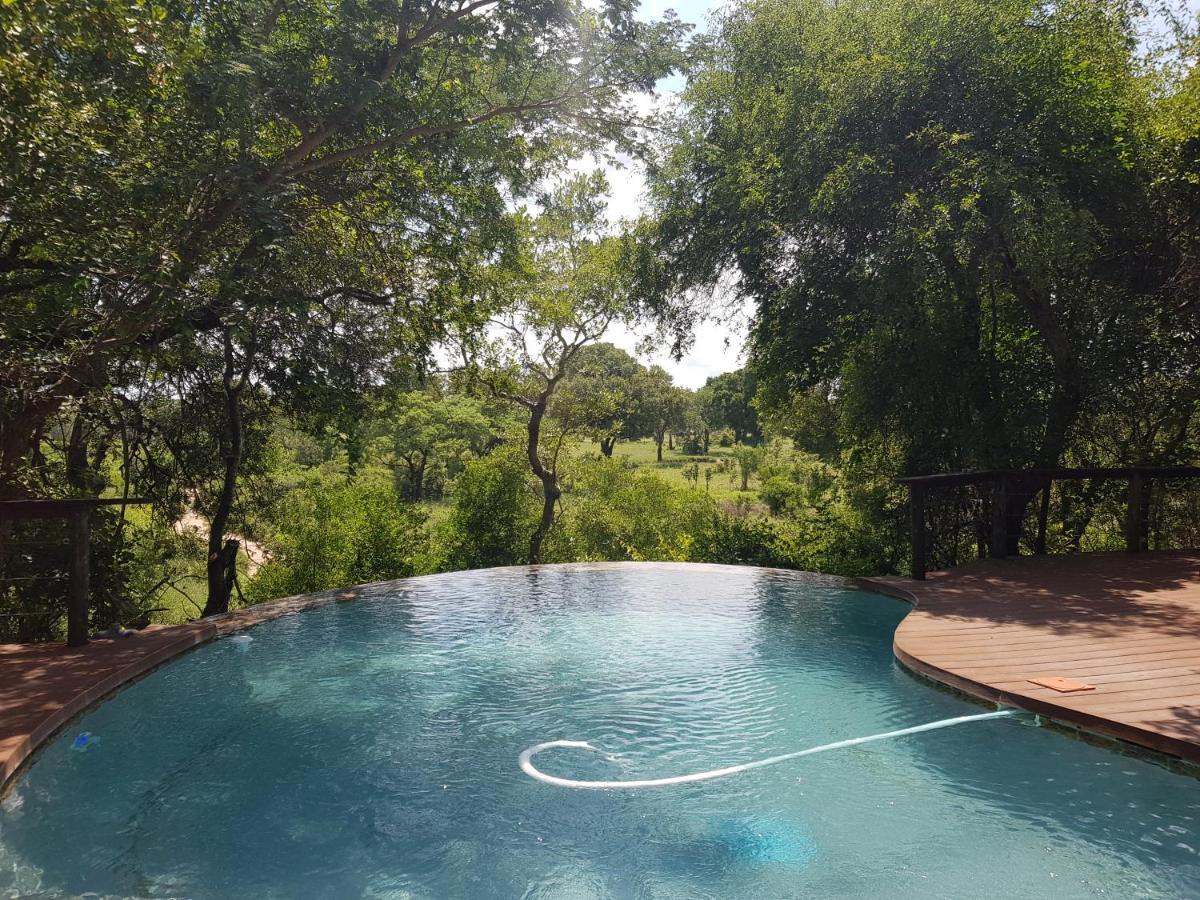 Elephant Plains Game Lodge เขตอนุรักษ์พันธุ์สัตว์ป่าซาบีแซนด์ ภายนอก รูปภาพ
