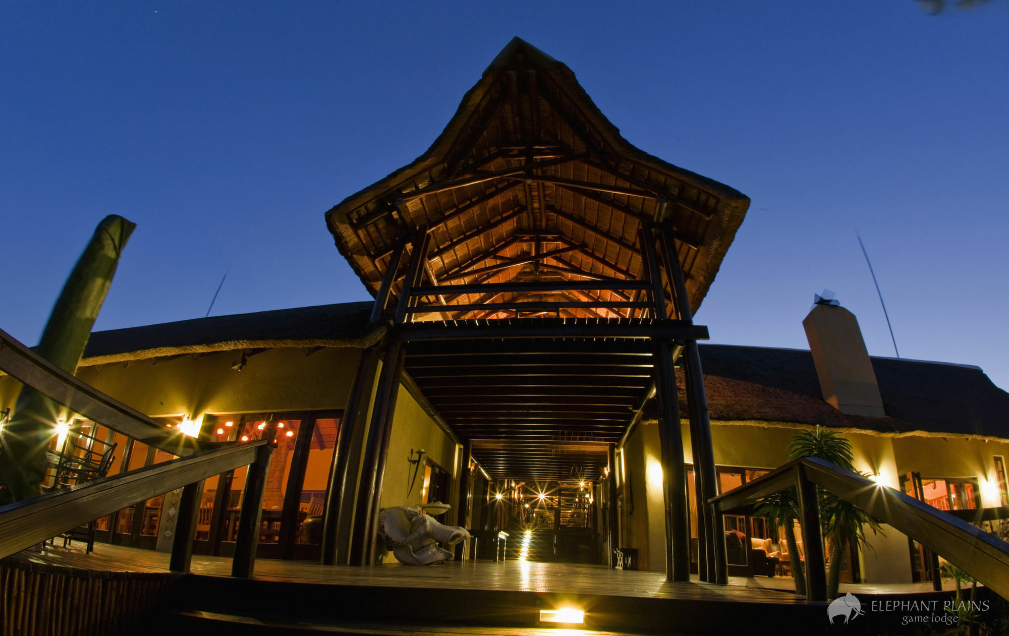 Elephant Plains Game Lodge เขตอนุรักษ์พันธุ์สัตว์ป่าซาบีแซนด์ ภายนอก รูปภาพ